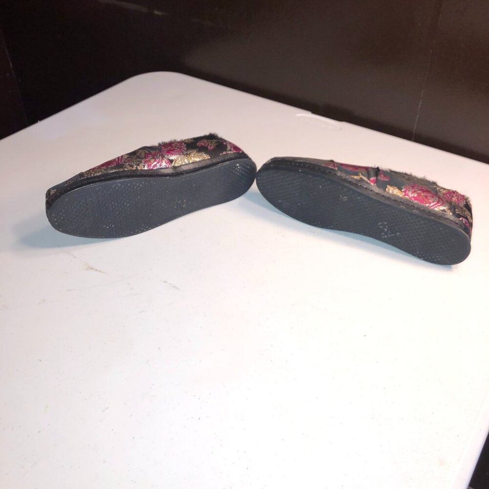 Tom's Black Slip On Shoes with Metallic Roses, Size 7 - Picture 6 of 7